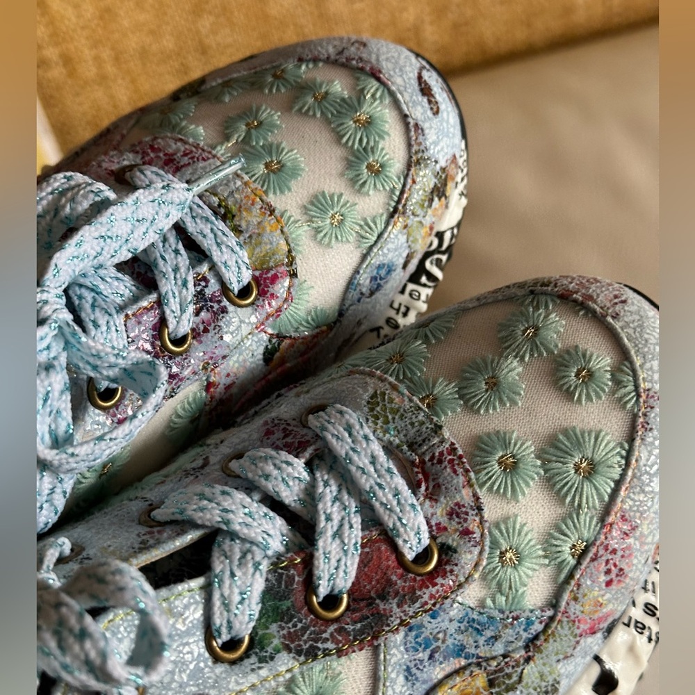 NIB  L’ Artiste  by Spring Step Fashion Sneakers Size 37(US 6.5/7)
